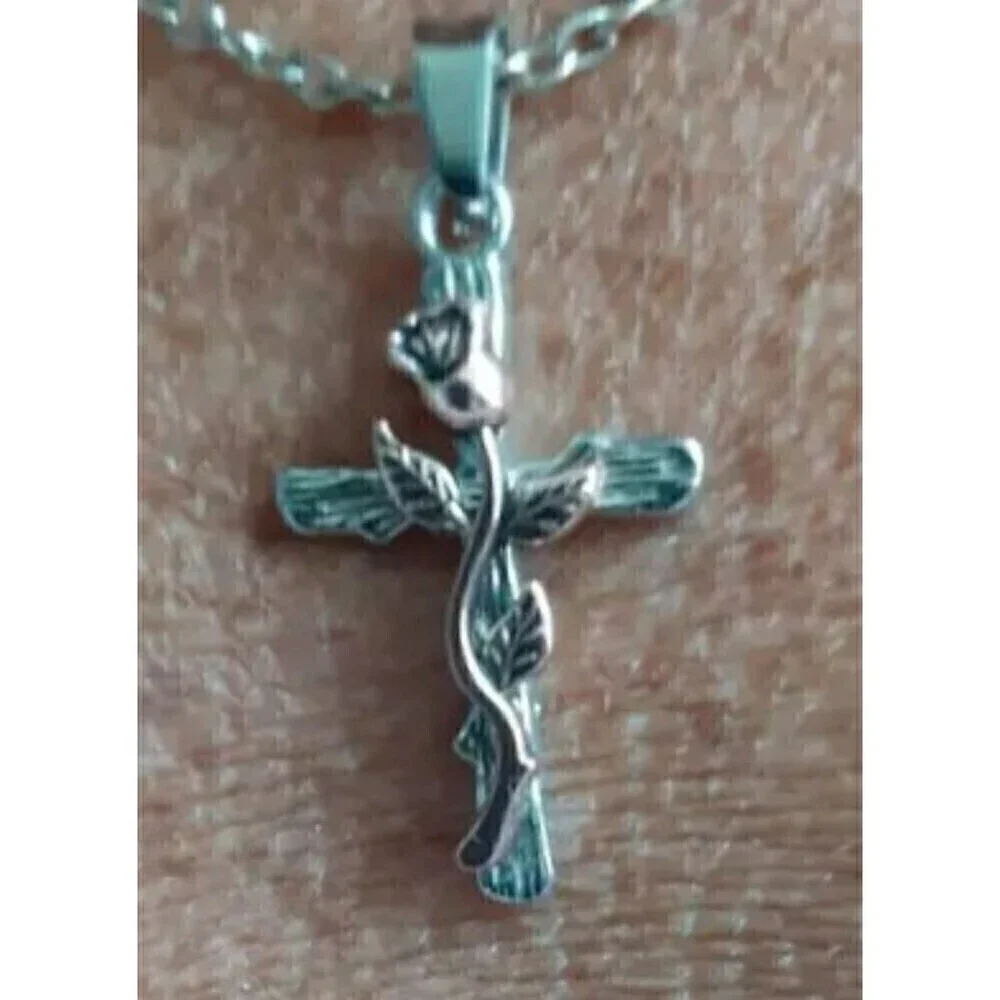 NWT - Cross Pendant with Silver Rose and Silver Toned 20